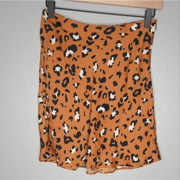 Urban outfitters leopard print swingy satin skirt - Picture 6 of 8